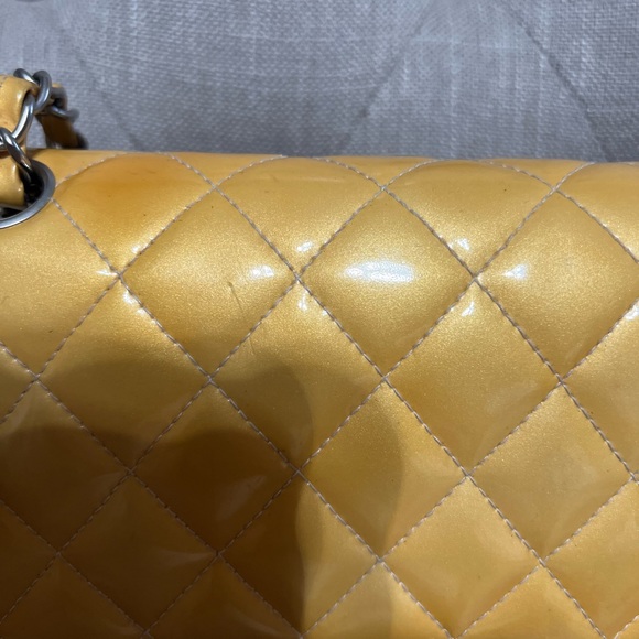 Chanel small double flap patent gold bag - Picture 5 of 10